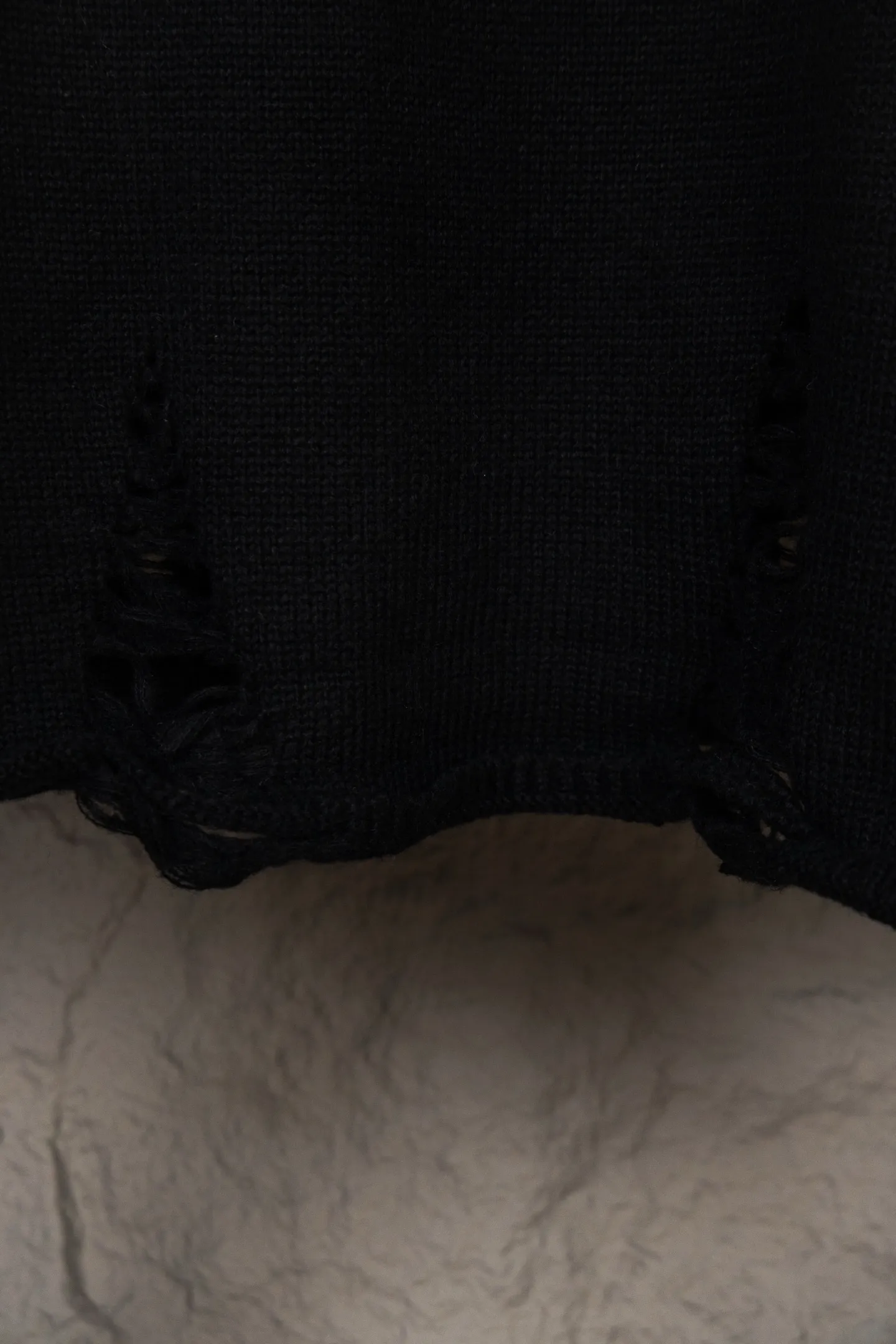P260 Chrome Hearts CH Chrome Hearts Embroidered Disk Sanskrit Cross Hole Knitted Sweater Pullover. The popular style is the same for men and women. It is matched with black and white. It looks great in real life. The upper body looks good and it looks good in daily wear. It is even better when taking photos. It’s hard not to buy it. Buy it for me!!! Believe me, no one can refuse such a machine-length Chrome Hearts jacket. The version has been expanded based on the old version. The upper body is loose and stylish, and the hem is expanded to a casual design. Fat people look extremely slim, thin people have limited height and high-end. Ten thousand yuan ZP printing, 1:1 perfect restoration, looks good when worn alone or stacked, can be easily controlled by both men and women. If you care more about quality, you must also respect the price. It is completely different from the thin see-through bottoms and junk products on the market that pill when worn. If the style makes you shine at a glance, then quality is what you should pay more attention to. Compared with price, we focus on quality. Customers who have received my products all know it. ️️️ Sweaters on the market are generally made of bract core yarn. We use modal. The advantages over core-spun yarn are very intuitive: high cost, high price, high density, relatively expensive for developers, and let us make a lot less money. In addition, it is delicate, has no scum on the upper body, resists pilling, and is high-end. We are conscientious sellers and do not use core-spun yarn. Apart from being cheap, core-spun yarn is really useless. It shrinks, pills, hooks, and makes people pierced. He is proficient in everything. It is 2024. Who doesn’t want to look decent when they go out? Quality determines the upper body effect. No matter how bad the quality, the best style is still the temperament of the urban-rural fringe. We only do long-term business. Quality determines character. Take it back and wear it with confidence and wash it. The quality of the pattern will definitely make your eyes shine. We only make the right version of high quality. We make high-end hard goods. Reject junk goods and reject fast food. Conscientious quality and conscientious price. You deserve it!  Color: Black Beige Gray Size: S M L